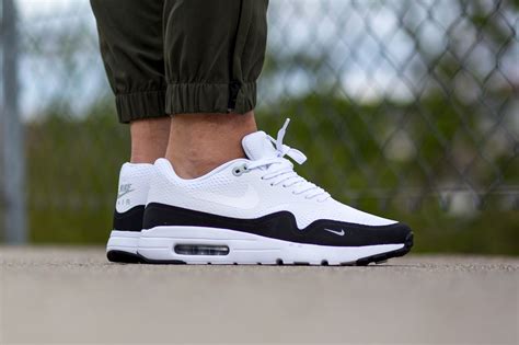 nike essential laufjacke herren black-white|Nike Air Max 1 Essential Men's Shoes.